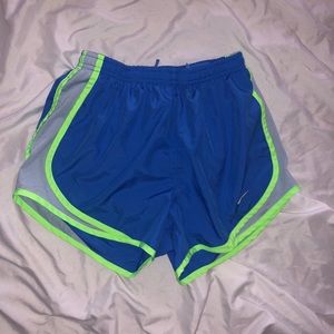 nike shirts size small